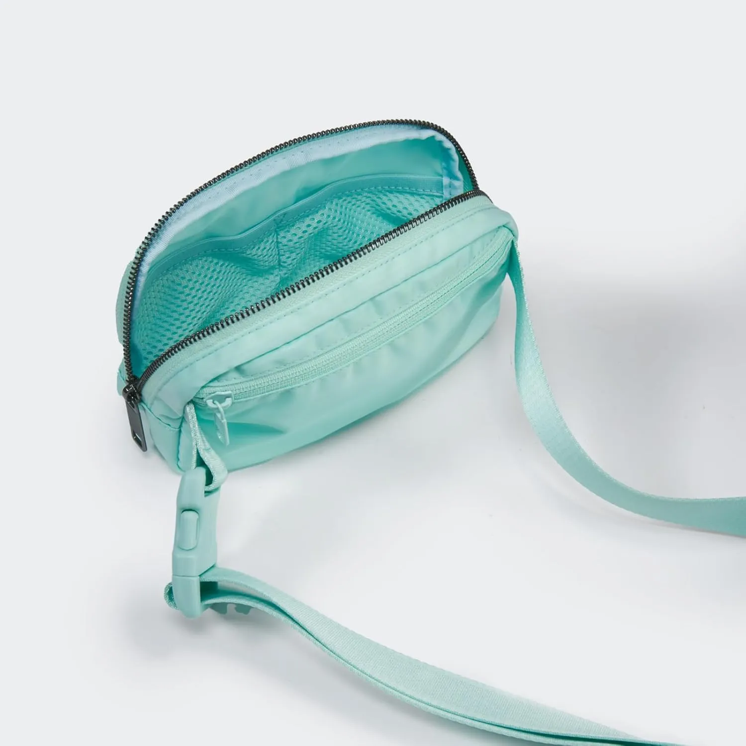 Pander Belt Bag for Women, Fashion Waist Packs, Crossbody Bags, Everywhere Belt Bag with Adjustable Strap (Pale Turquoise).