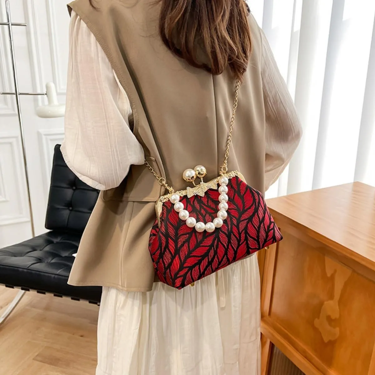 Pearl Evening Chain Shoulder Bag for Women Leaf Feathers Pattern Wedding Guest Chinese Pearl Purses Cross Body Purse