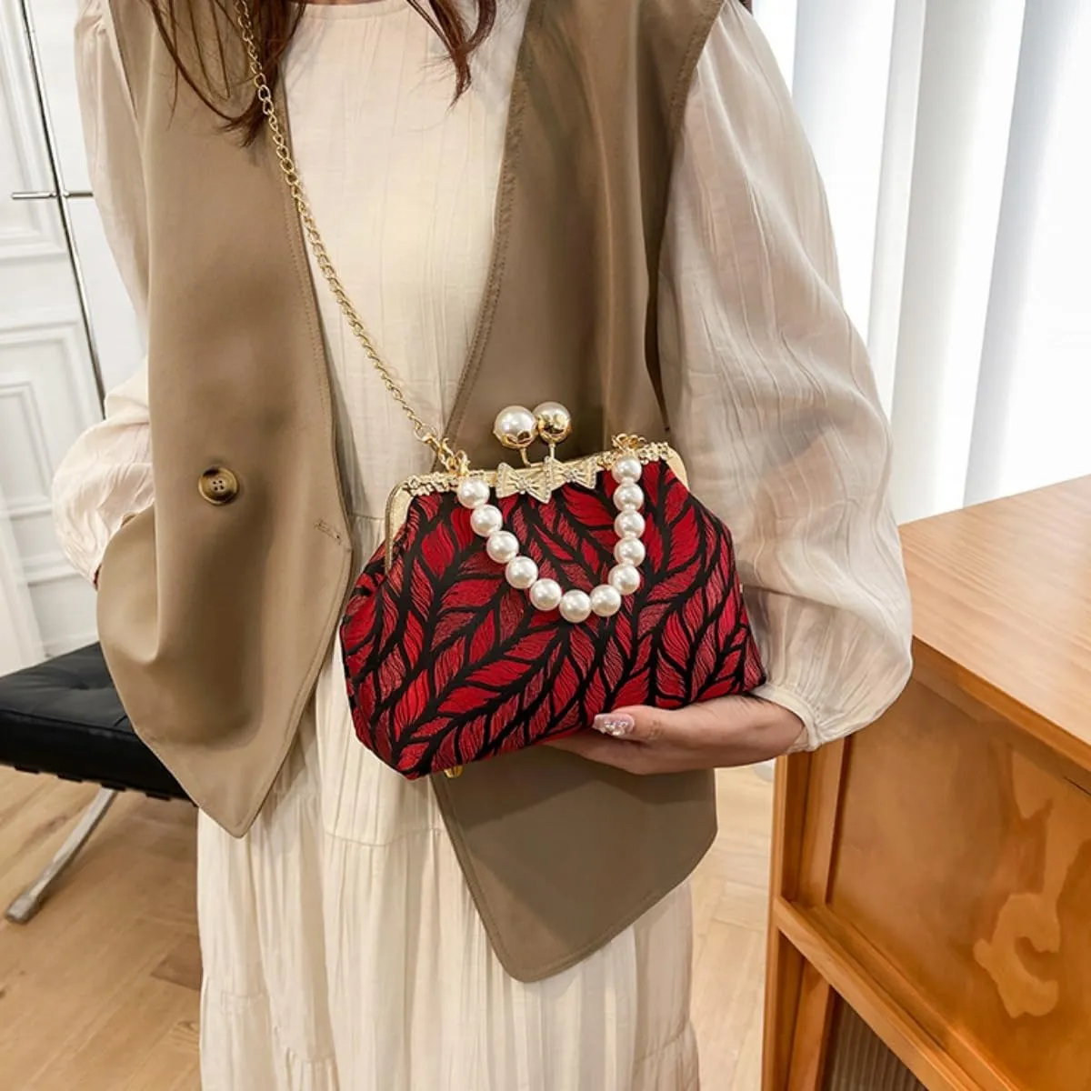 Pearl Evening Chain Shoulder Bag for Women Leaf Feathers Pattern Wedding Guest Chinese Pearl Purses Cross Body Purse